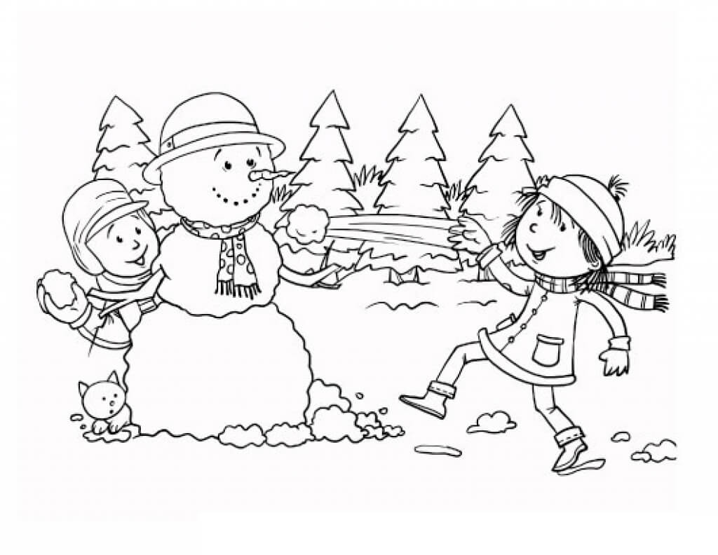 Zwei Kinder mit Schneemann im Winter
