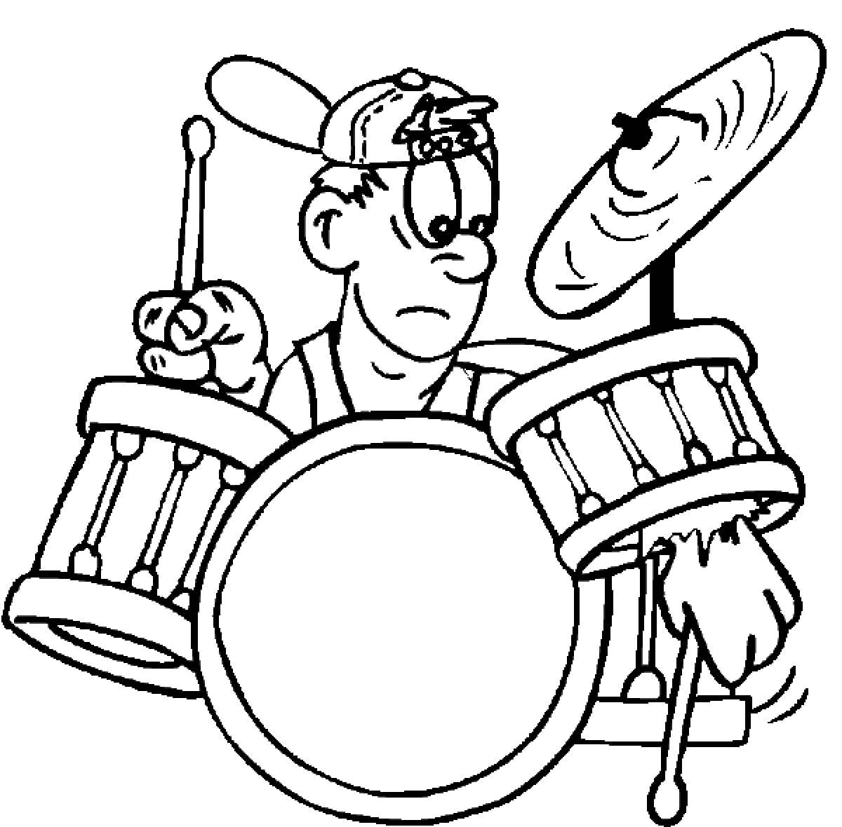 Schlagzeuger spielt Schlagzeug