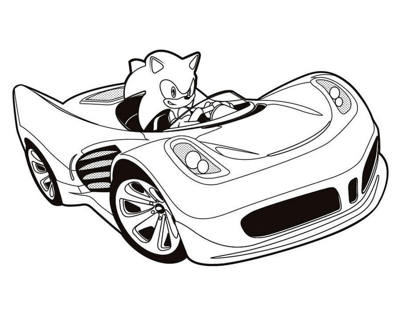 Sonic mit dem Sportwagen