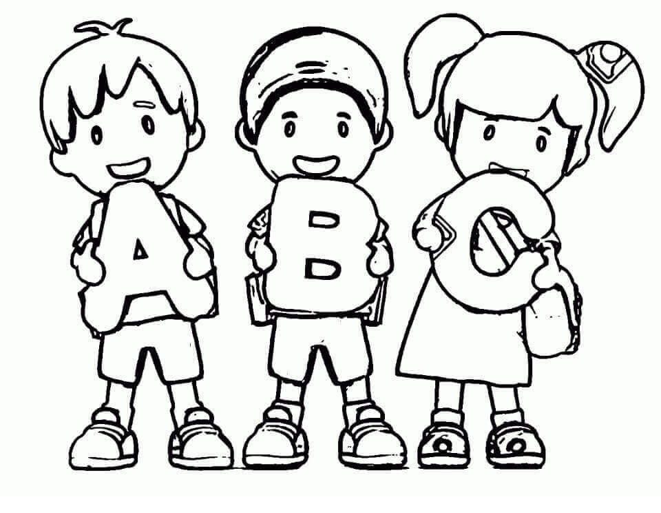 Desenhos de Três Crianças Segurando ABC para colorir