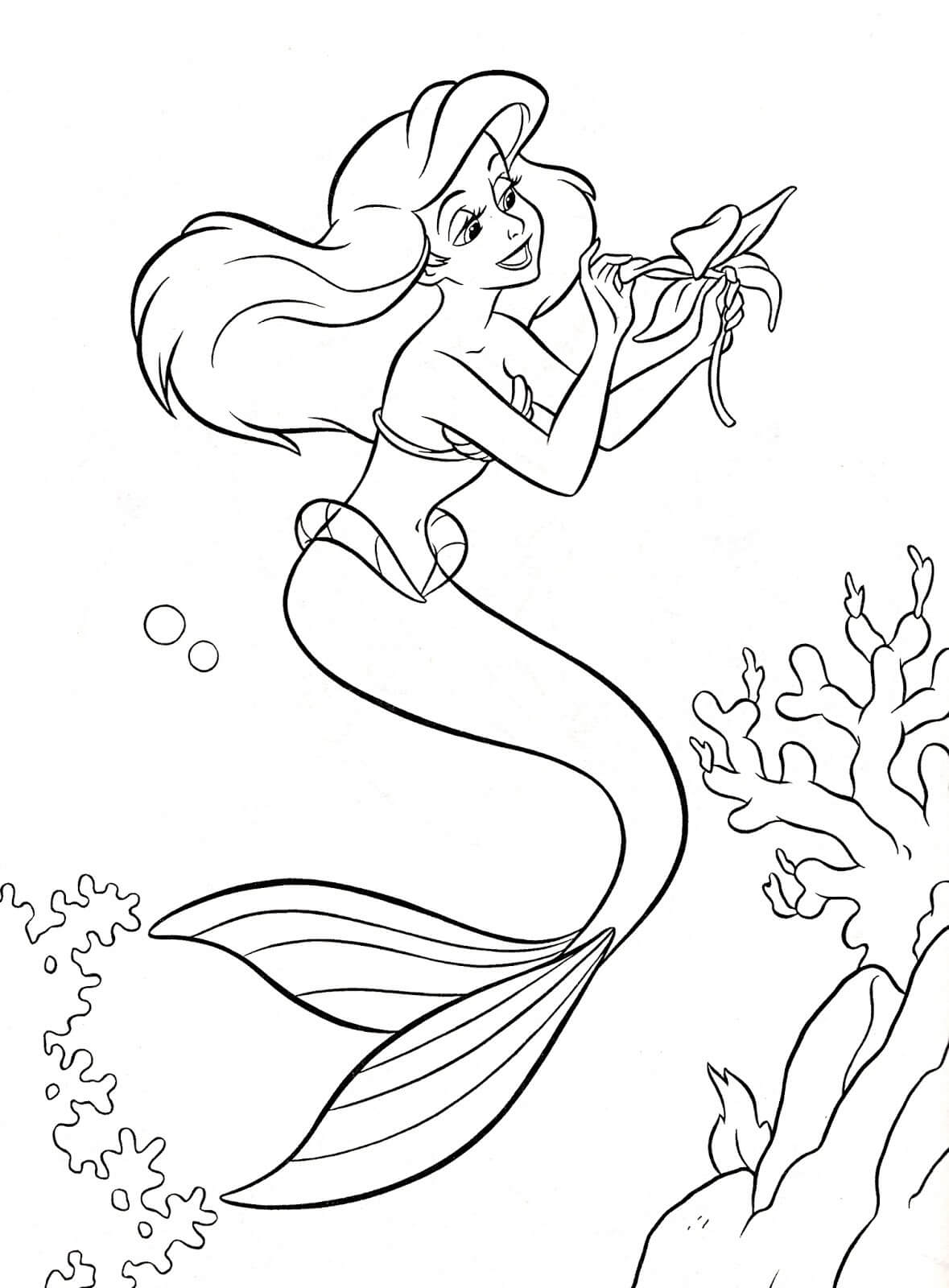 Desenhos de Sereia Ariel segurando Flor para colorir