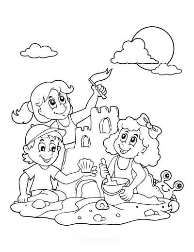 Desenhos de Três Crianças Constroem Castelos de Areia para colorir
