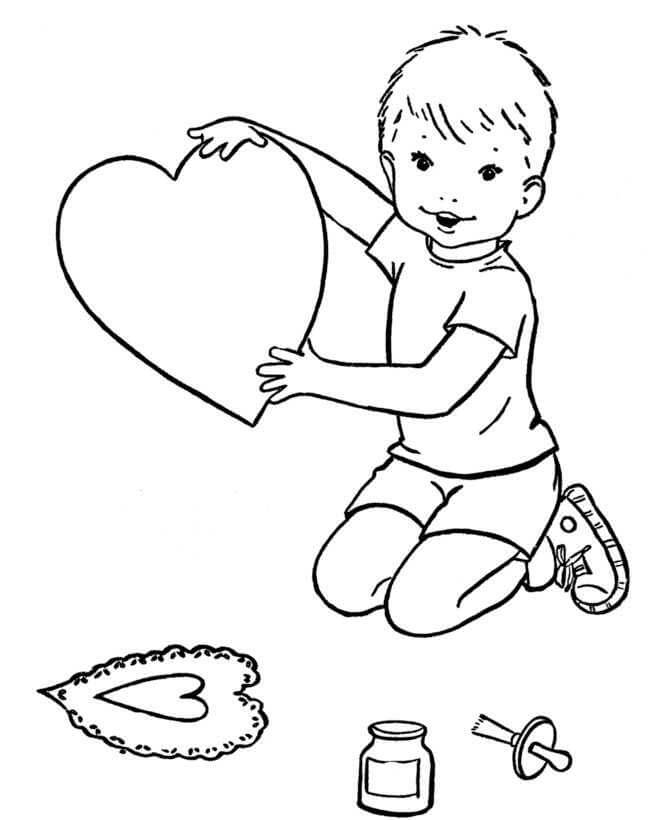 Criança segurando Coração para colorir